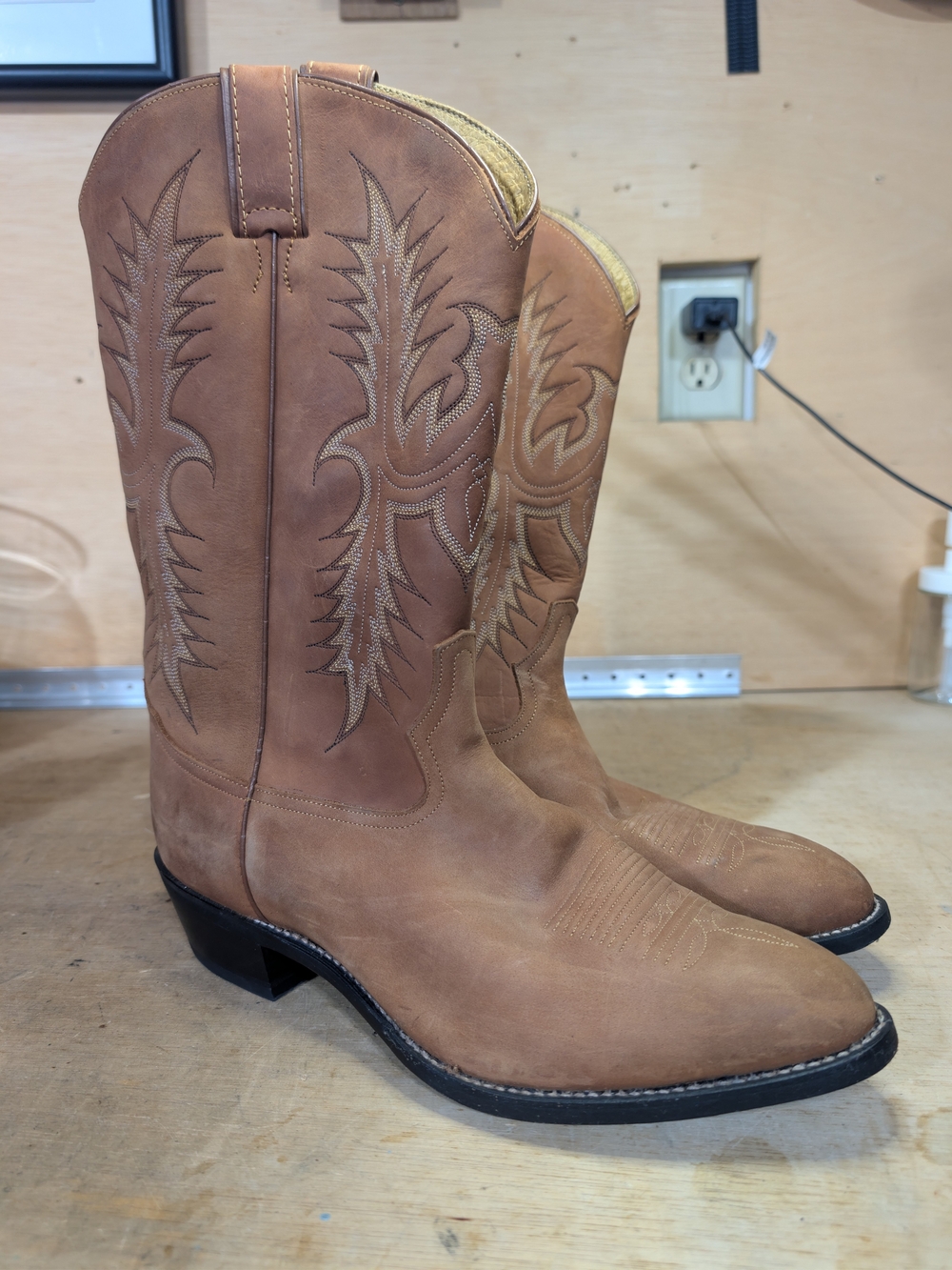 Tony Lama Tan Leather Western Cowboy Boots with Embroidered Shaft